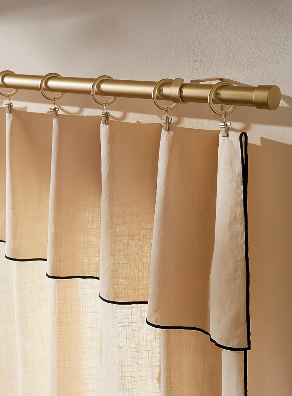 Adjustable golden curtain rod