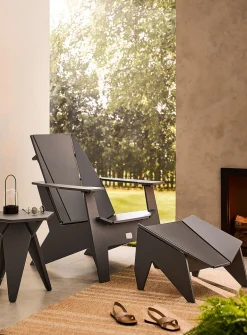 Angular outdoor footrest