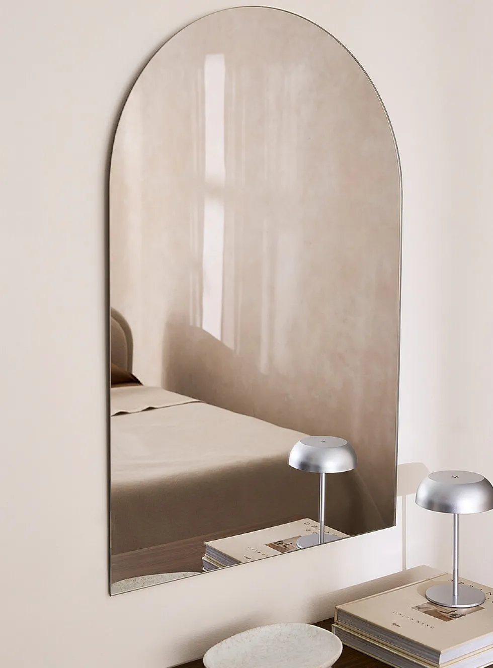 Arched all-glass mirror