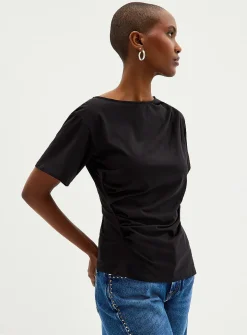 Asymmetrical hem pleated T-shirt