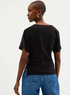 Asymmetrical hem pleated T-shirt