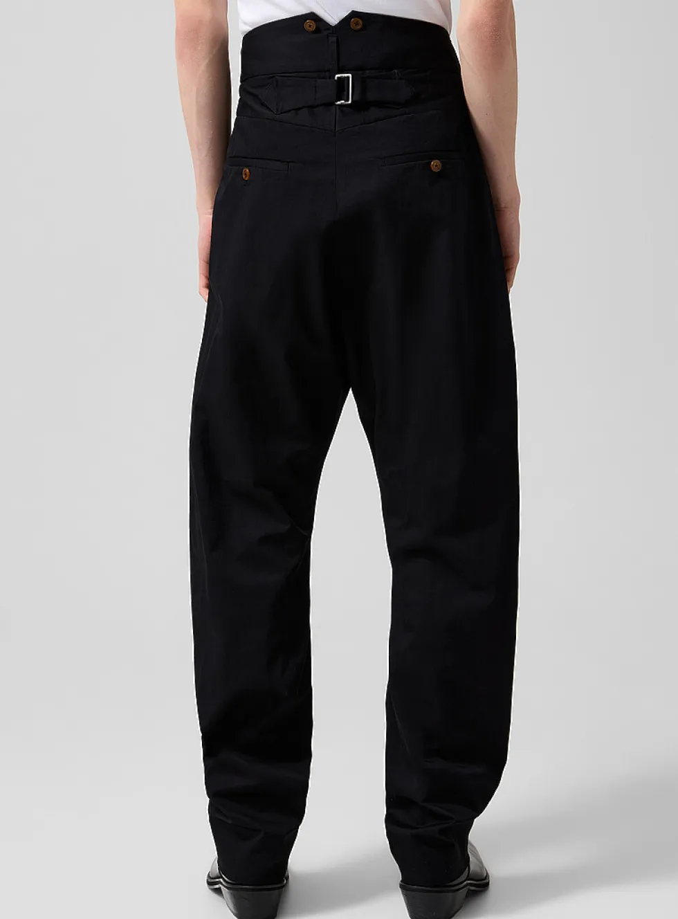 Back buckle barrel-leg pant
