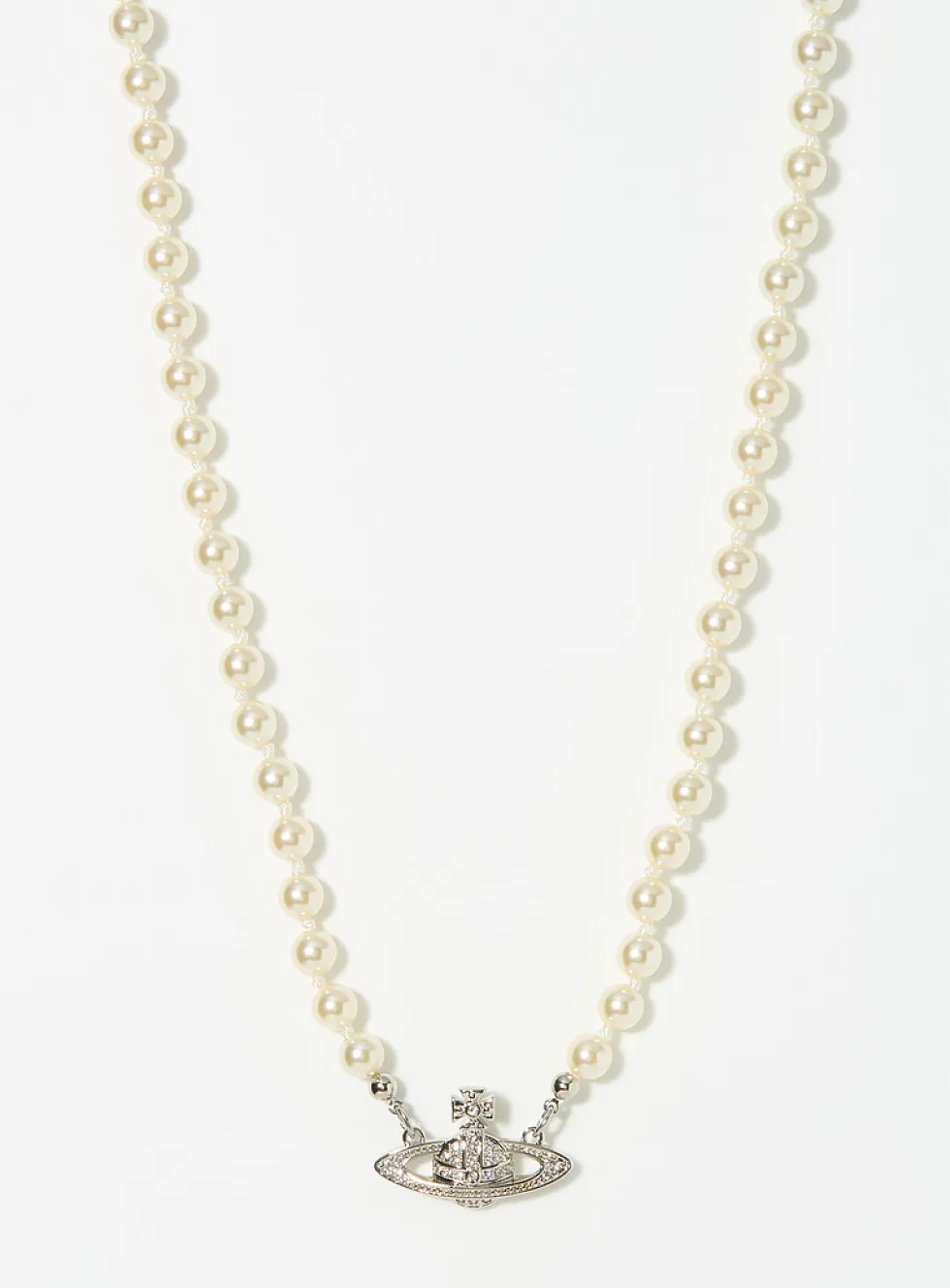 BaGlimmering bas-relief iridescent bead necklace