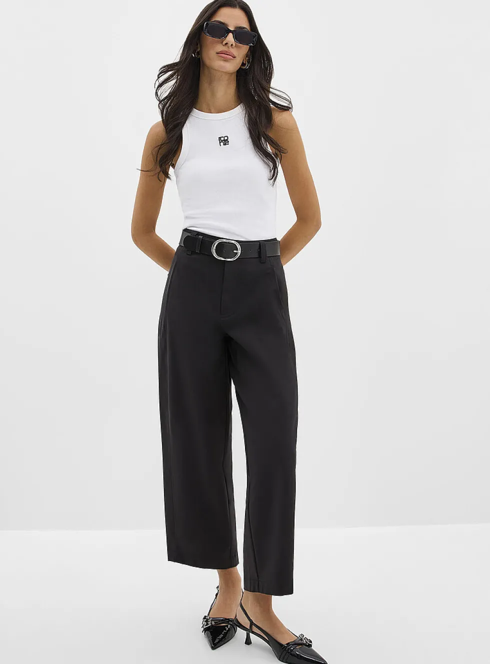 Belted stretch barrel pant