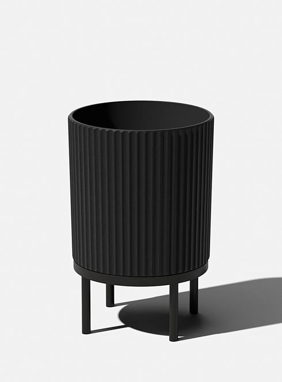 Black base grooved planter
