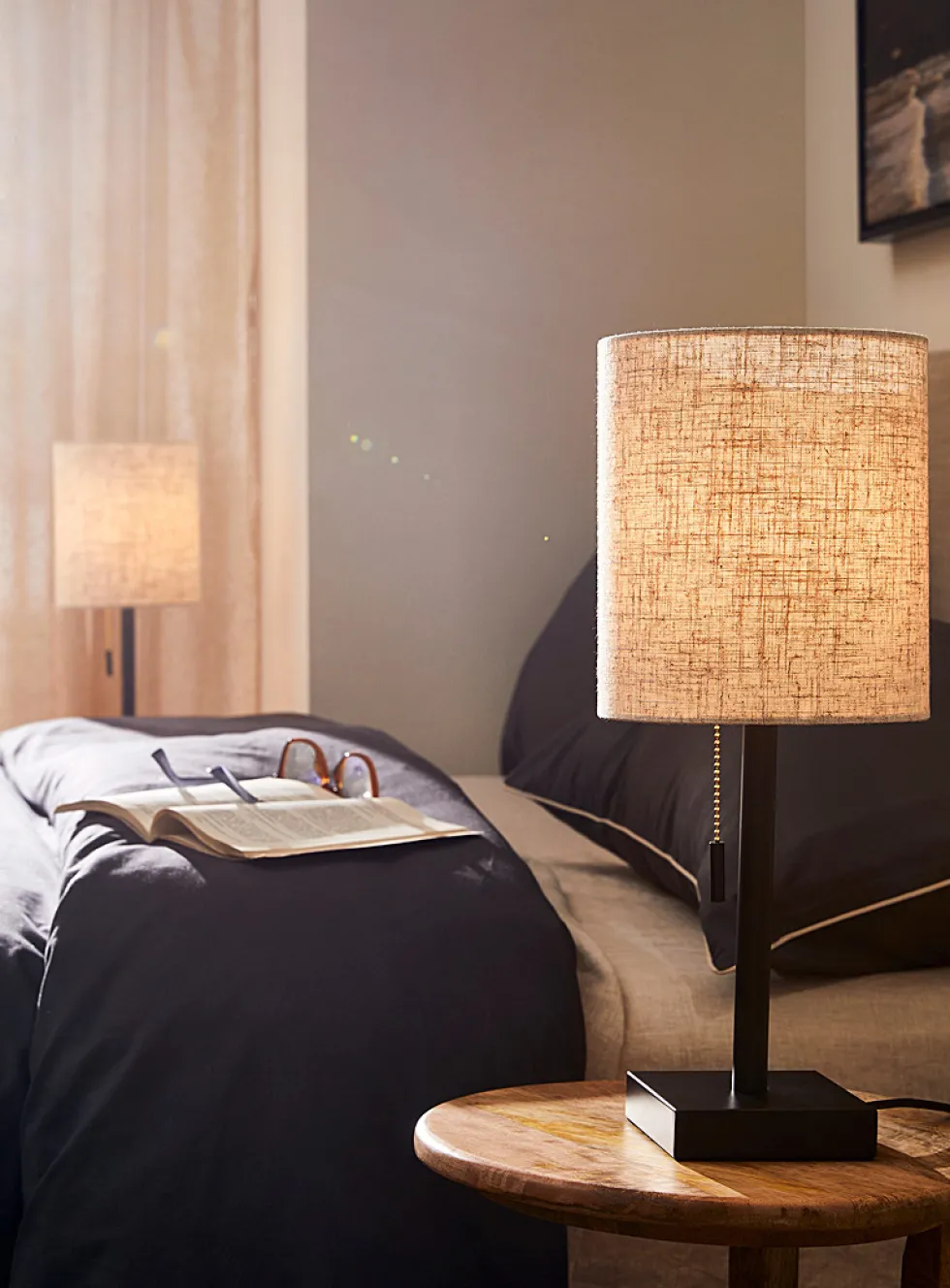 Black base minimalist table lamps