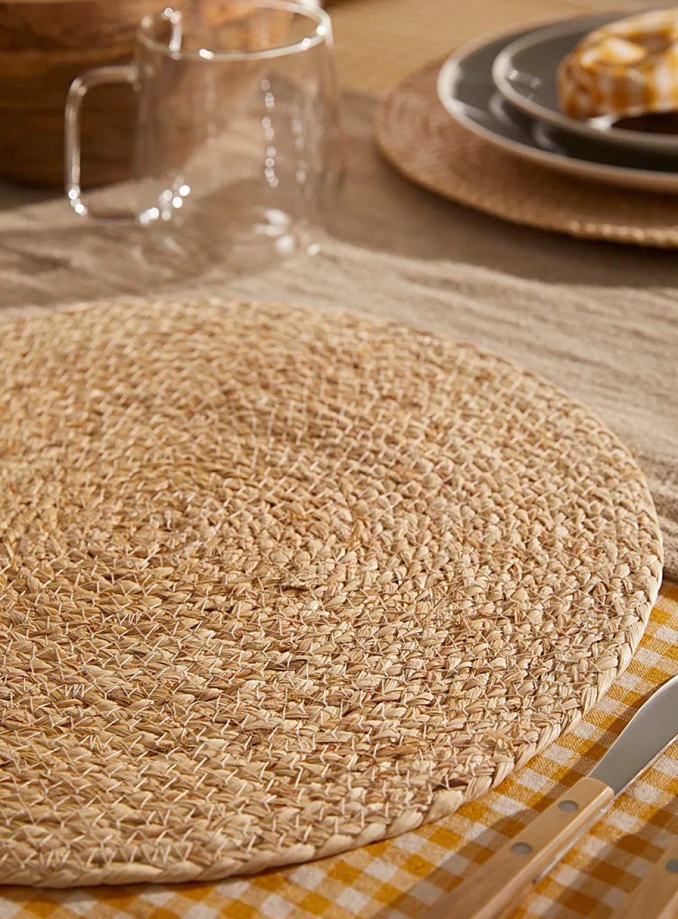 Braided natural straw placemat