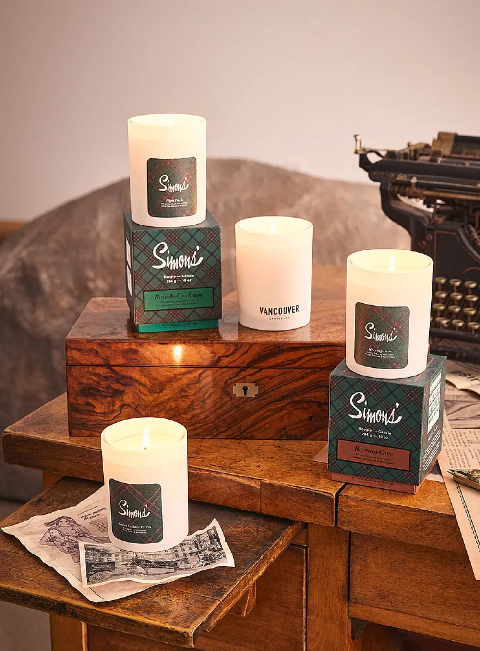 Canadian-inspired scented candle