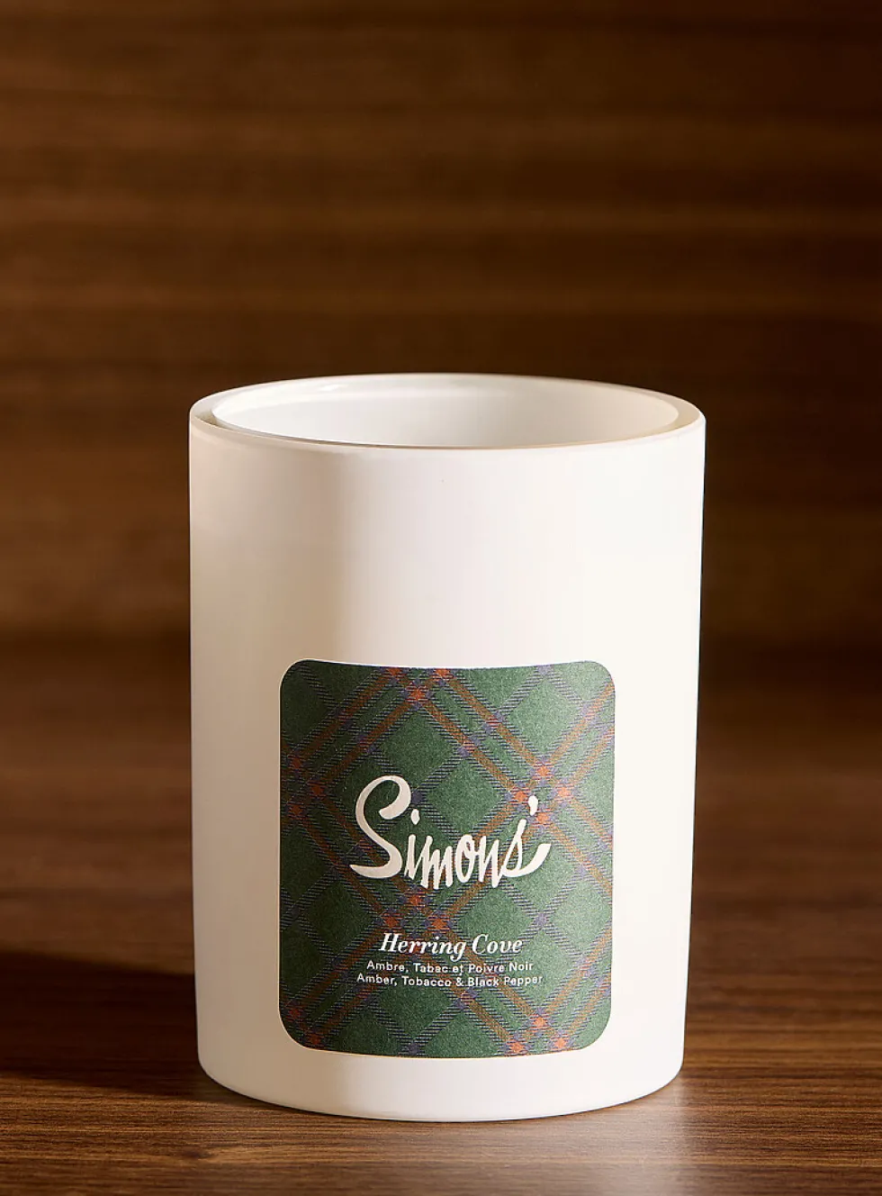 Canadian-inspired scented candle