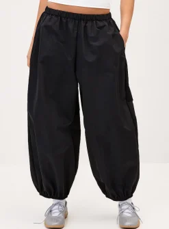 Canvas barrel-leg jogger