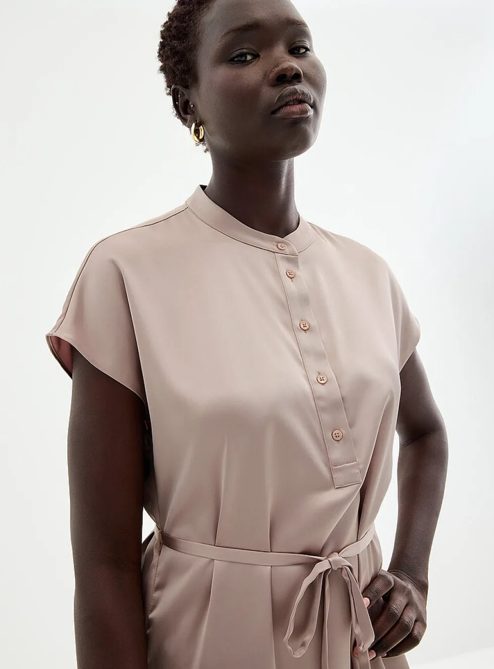 Cap-sleeve officer-collar satiny dress