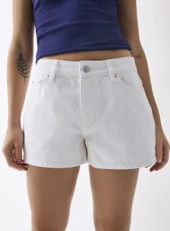 Casual low-rise short