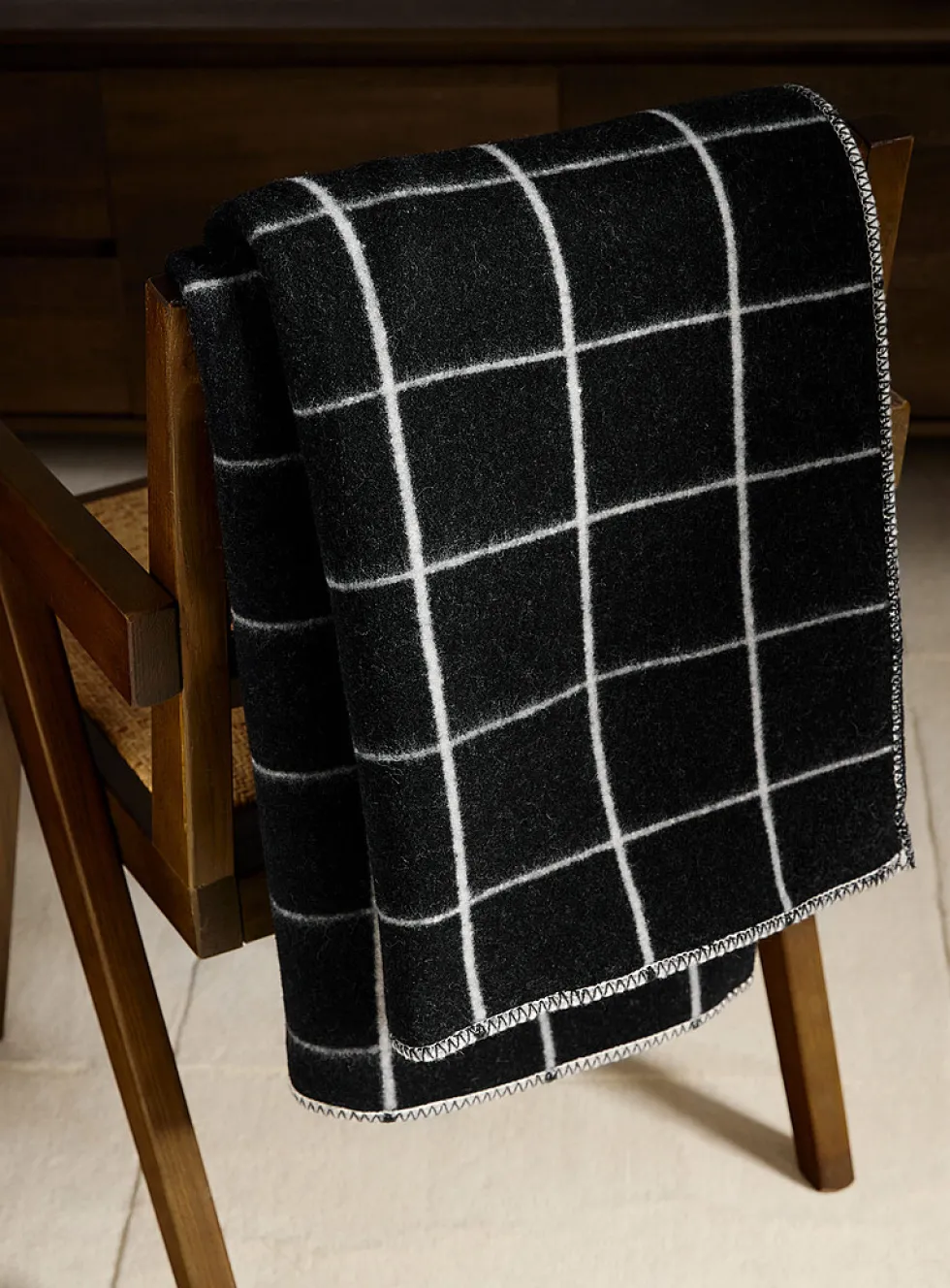 Checkered pure wool reversible throw