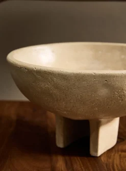 Circular decorative cement pedestal bowl