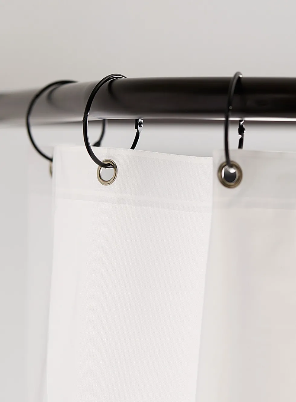 Circular shower hooks