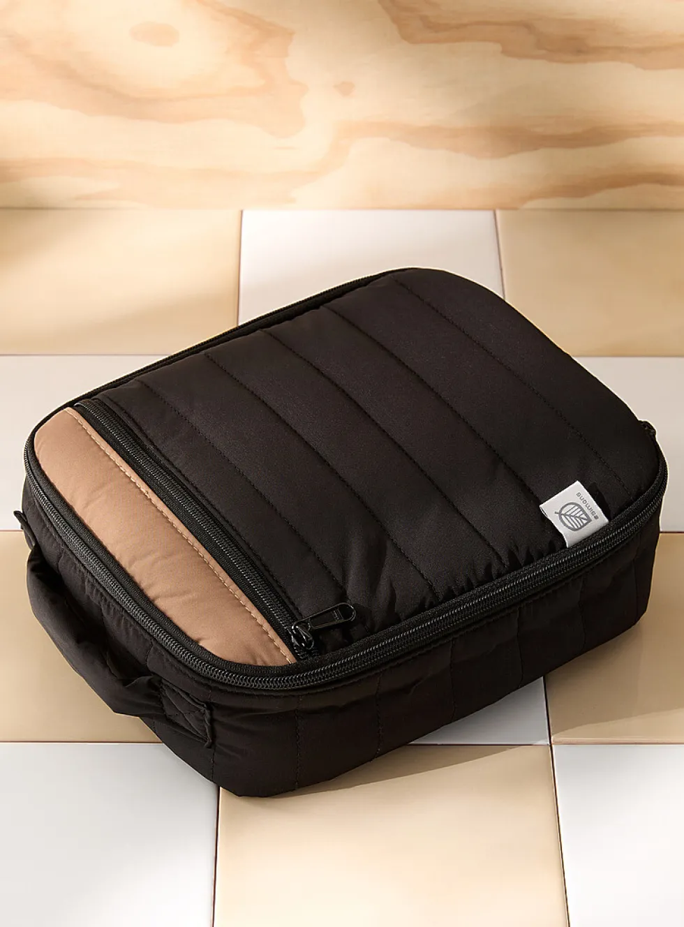 Colourful quilted lunch bag