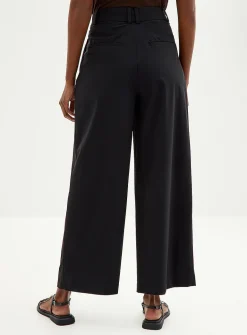 Comfort-waist technical fabric short