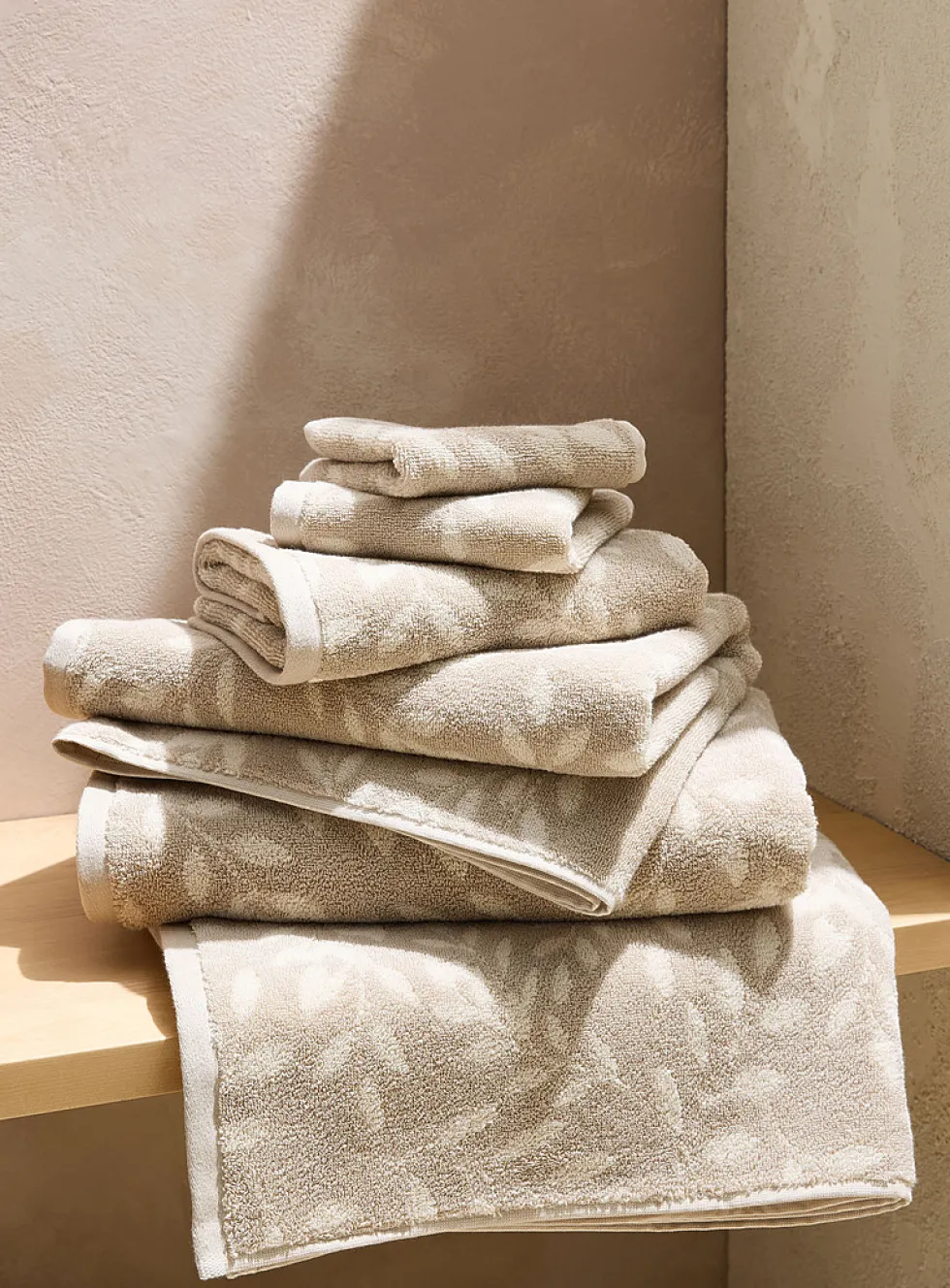 Contrasting leaves organic cotton reversible towels