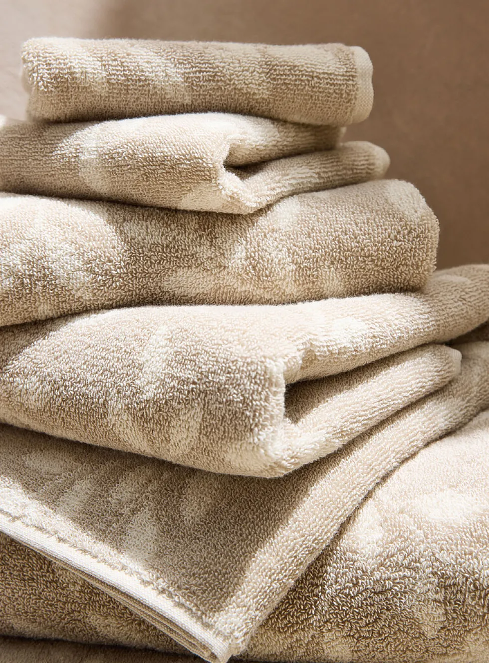 Contrasting leaves organic cotton reversible towels