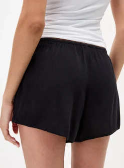 Crinkled elastic-waist mini short