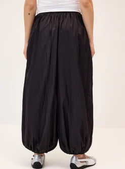 Crinkled fabric barrel-leg jogger