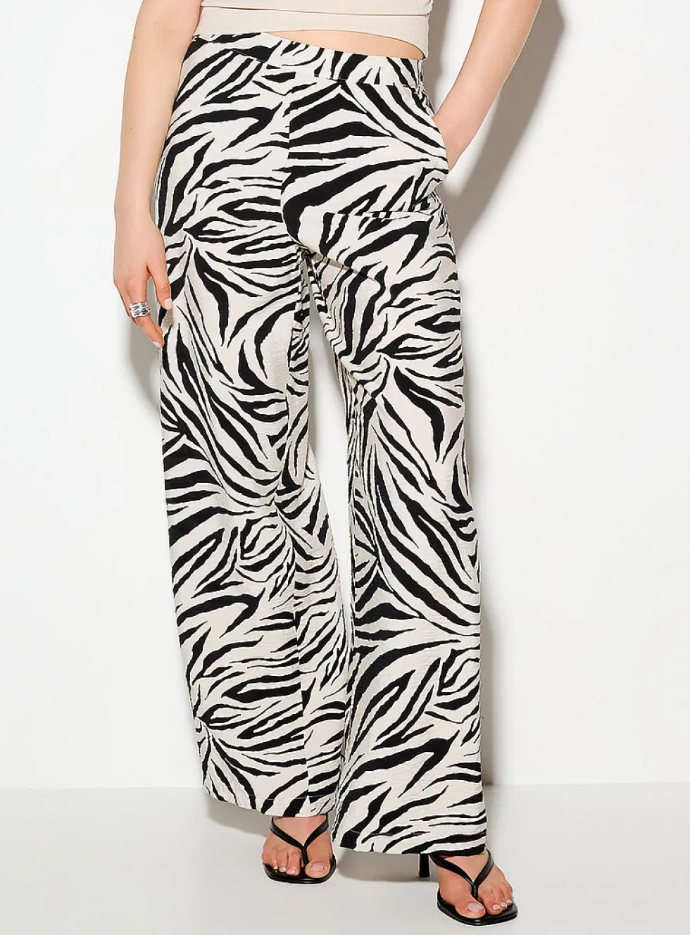 Crinkled texture printed wide-leg pant