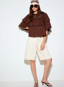 Crocheted-collar ruffled T-shirt