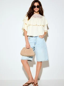 Crocheted-collar ruffled T-shirt