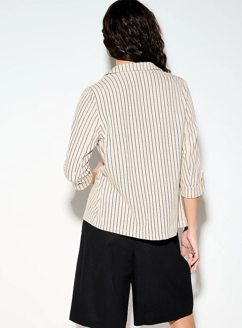 Cropped linen-blend open blazer