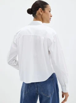 Cropped patch-pocket poplin shirt