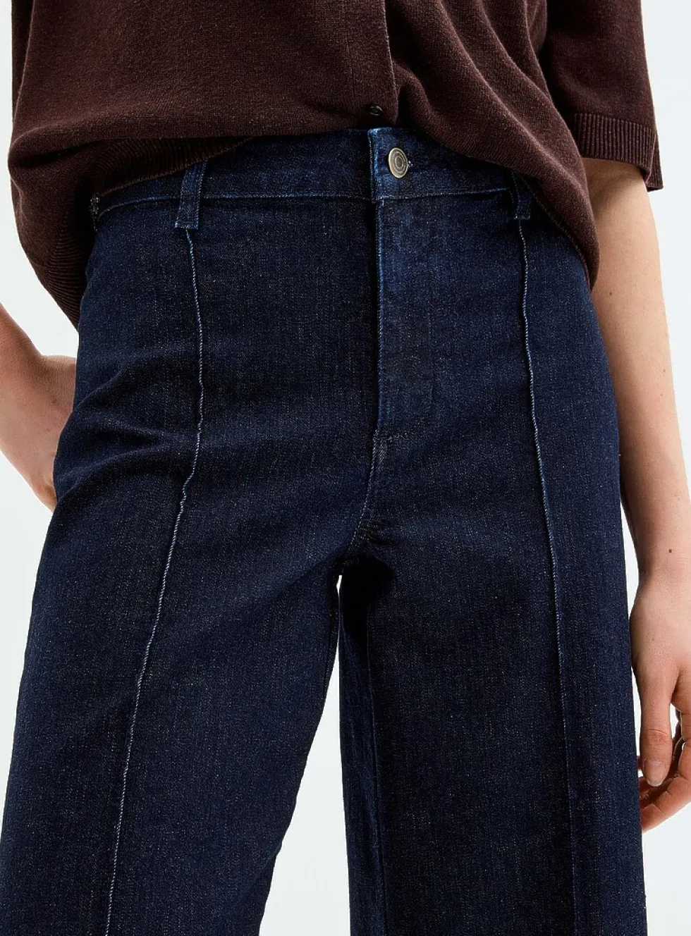 Cropped structured jean