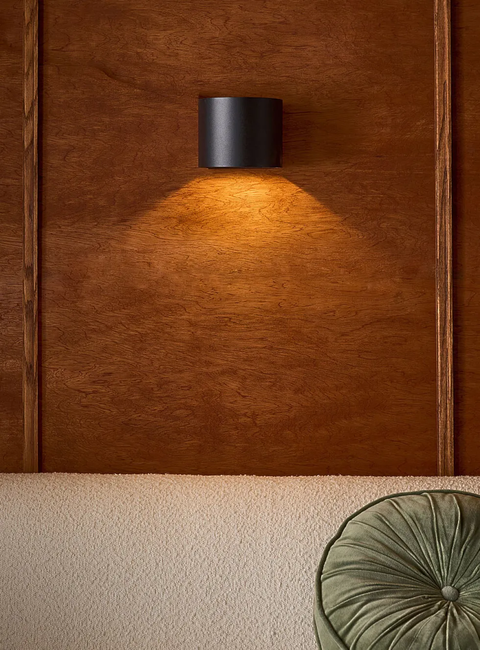 Curved modern sconce