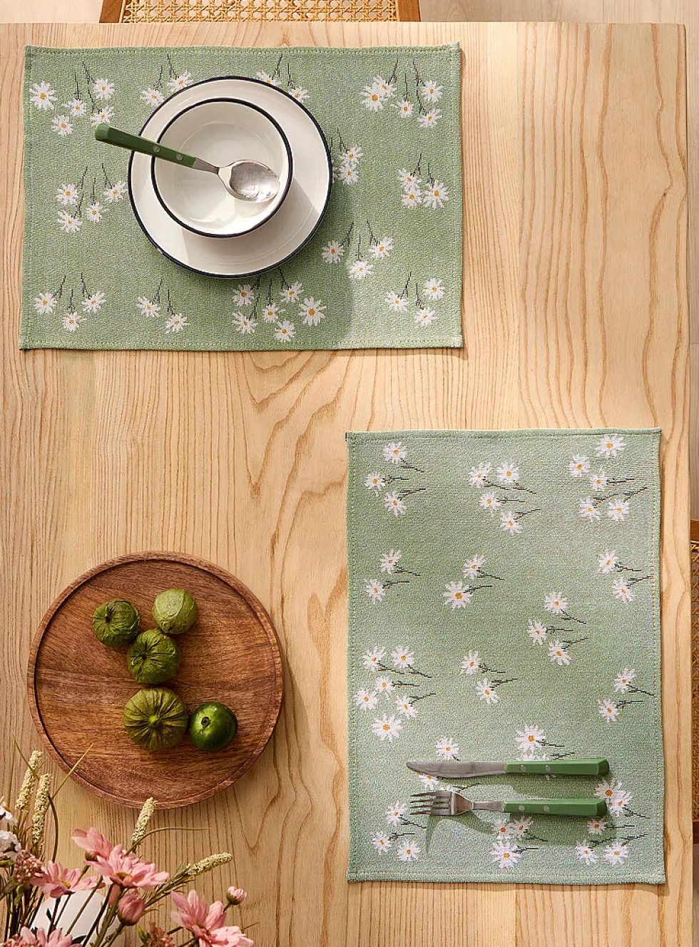 Daisy tapestry placemats