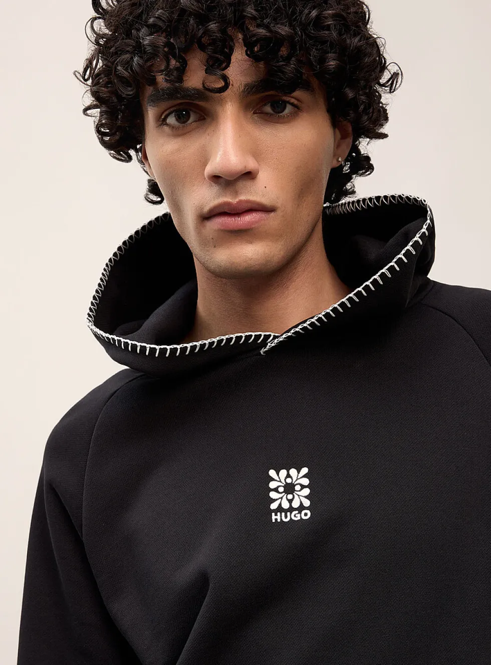 Daro contrast-embroidery hoodie