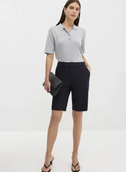 Dense pleated Bermuda short