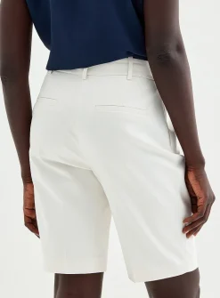 Dense pleated Bermuda short