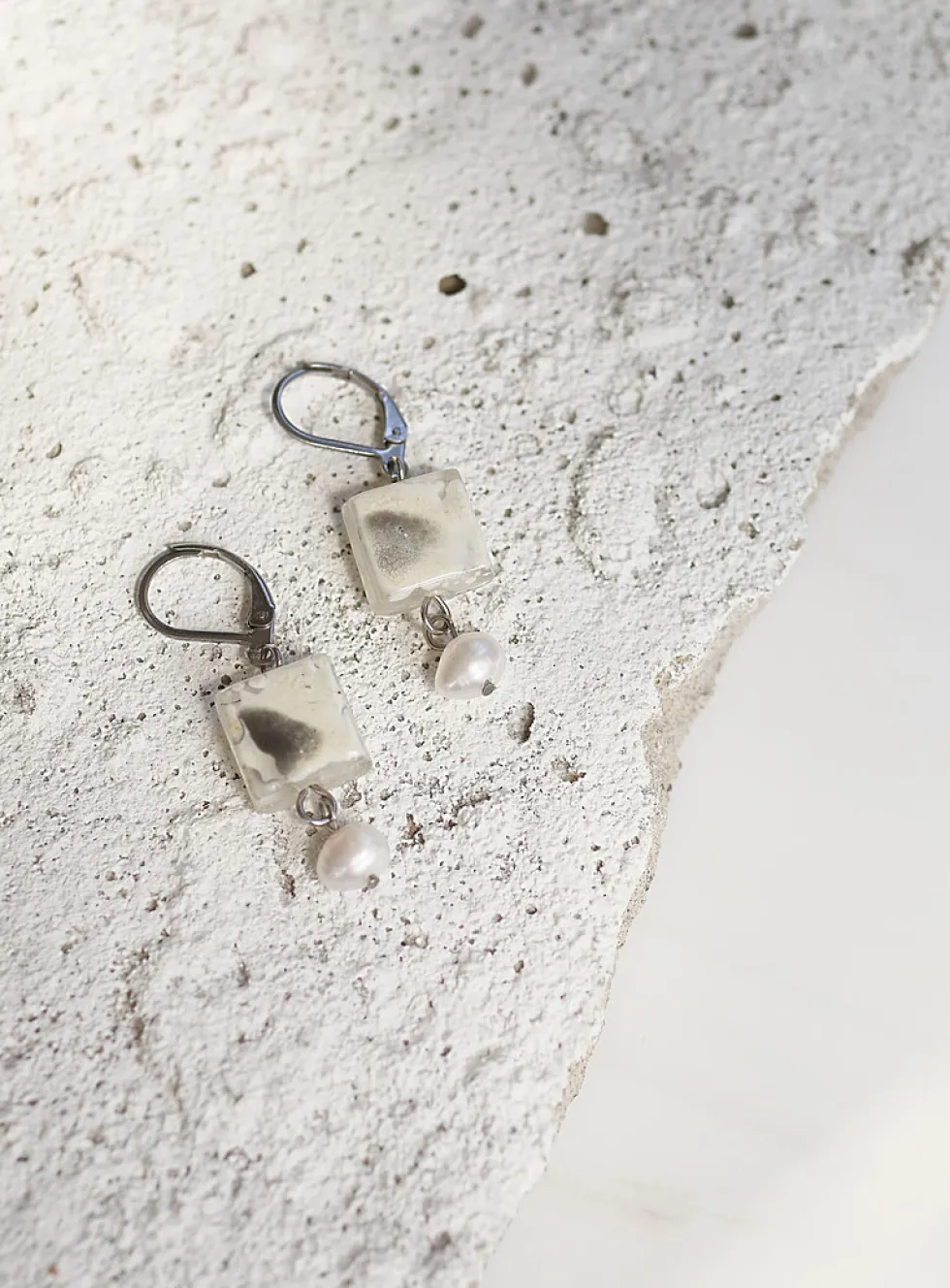 Dorado pearls and iridescent glass earrings