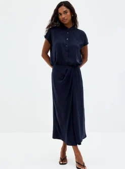 Draped waist satiny skirt