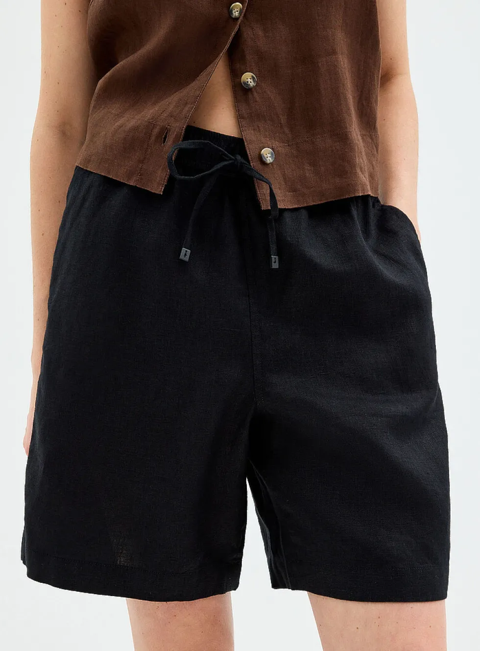Drawcord waist pure linen Bermuda short