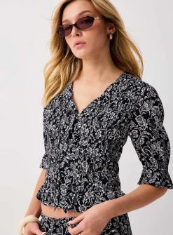 Elbow-length sleeves V-neck crinkled blouse