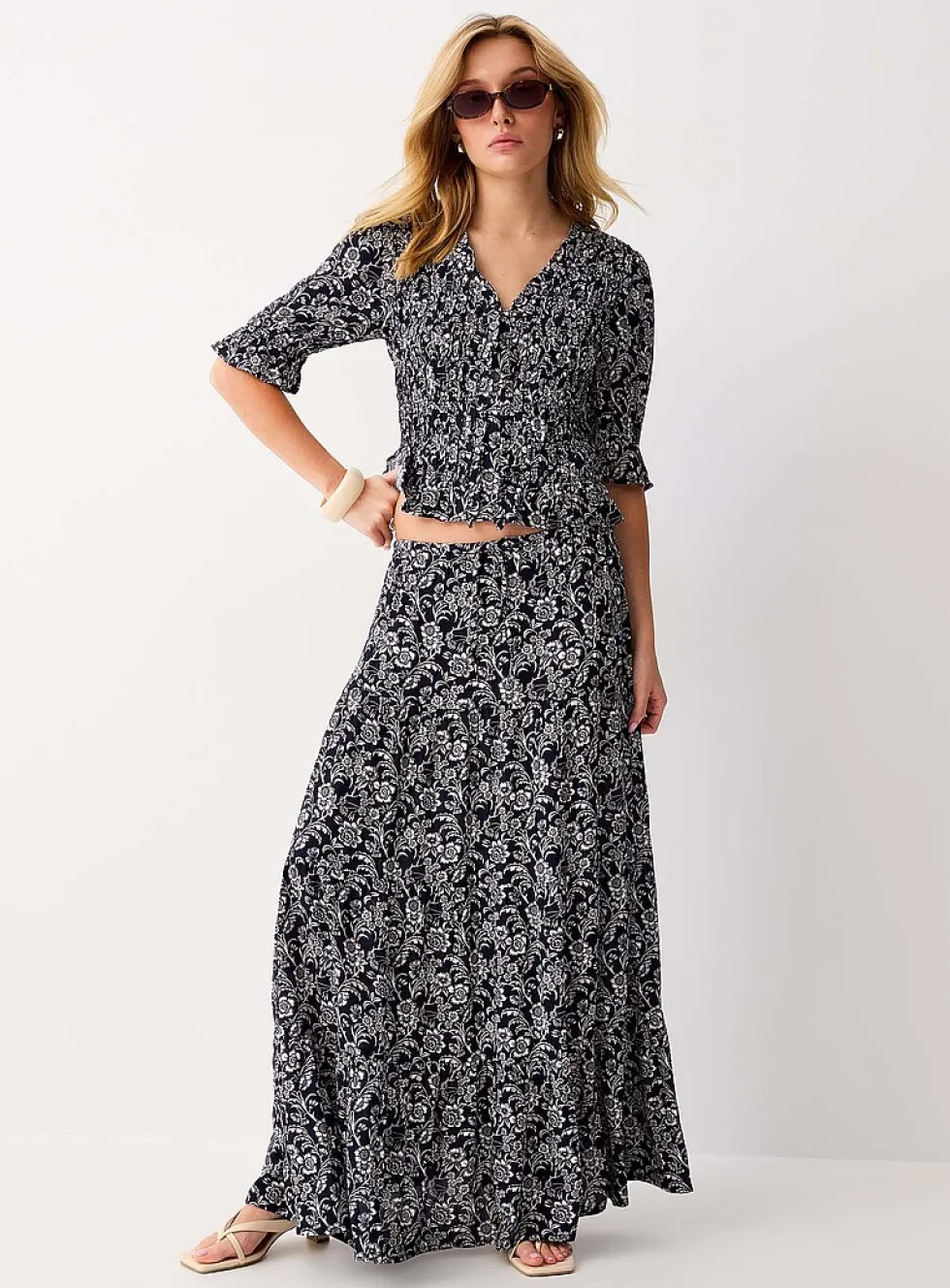 Elbow-length sleeves V-neck crinkled blouse