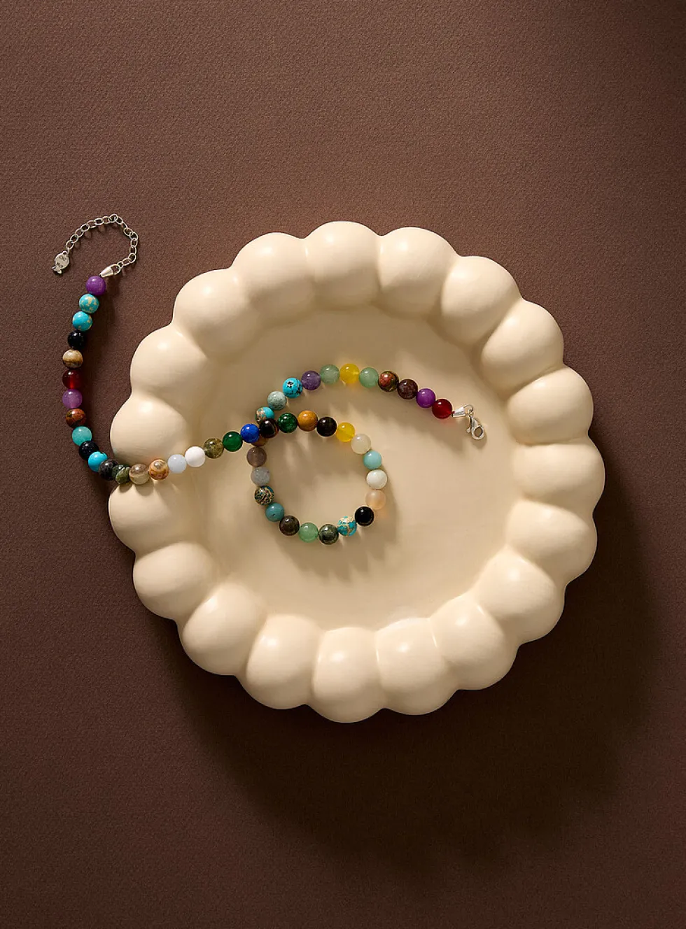 Embossed edge round tray