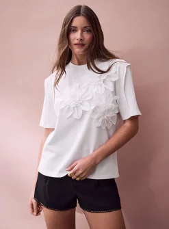 Embossed flowers casual T-shirt