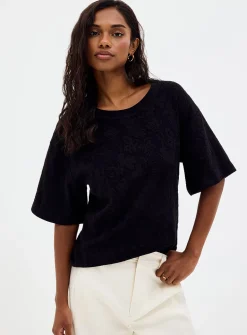 Embossed flowers T-shirt