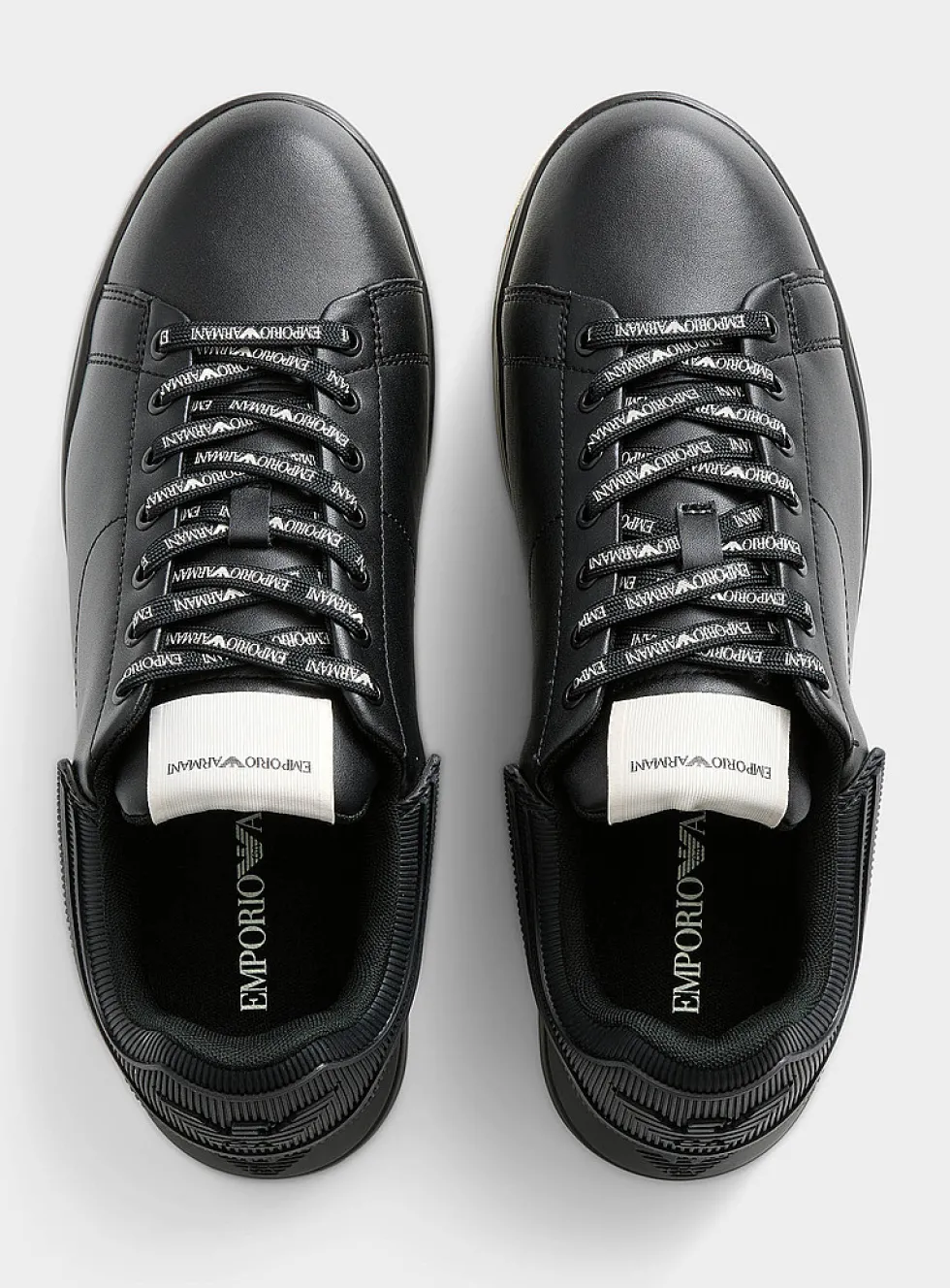 Embossed heel leather sneakers