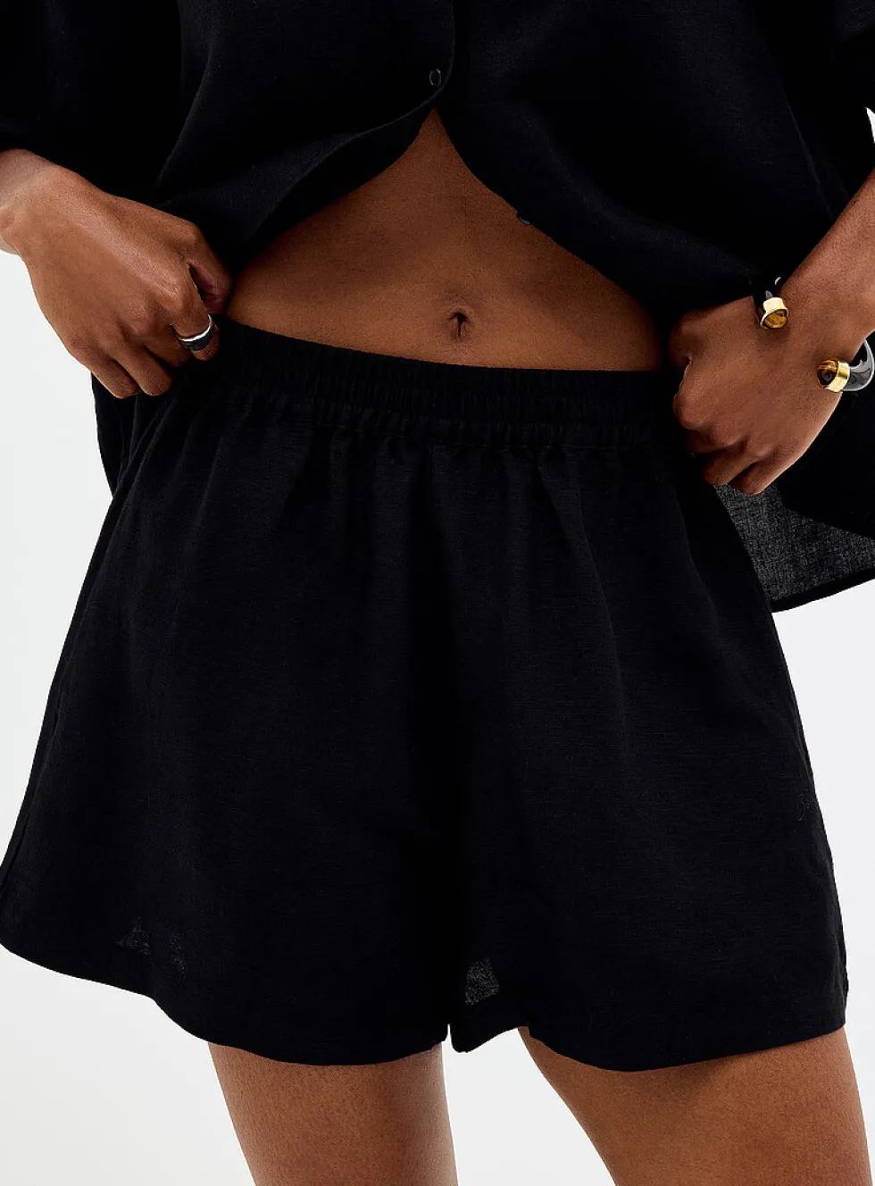 Embroidered logo linen short