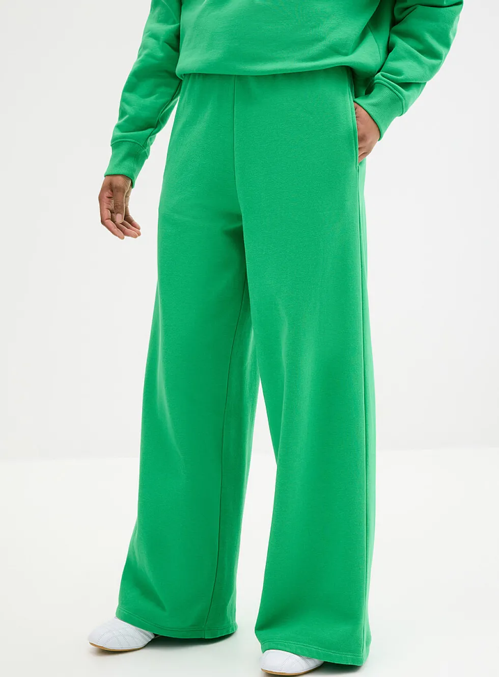 Extra-wide fleece pant