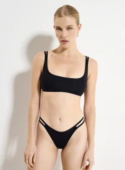 Eye-catching trim high-cut cheeky bottom