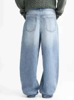 Faded blue 5-pocket jean