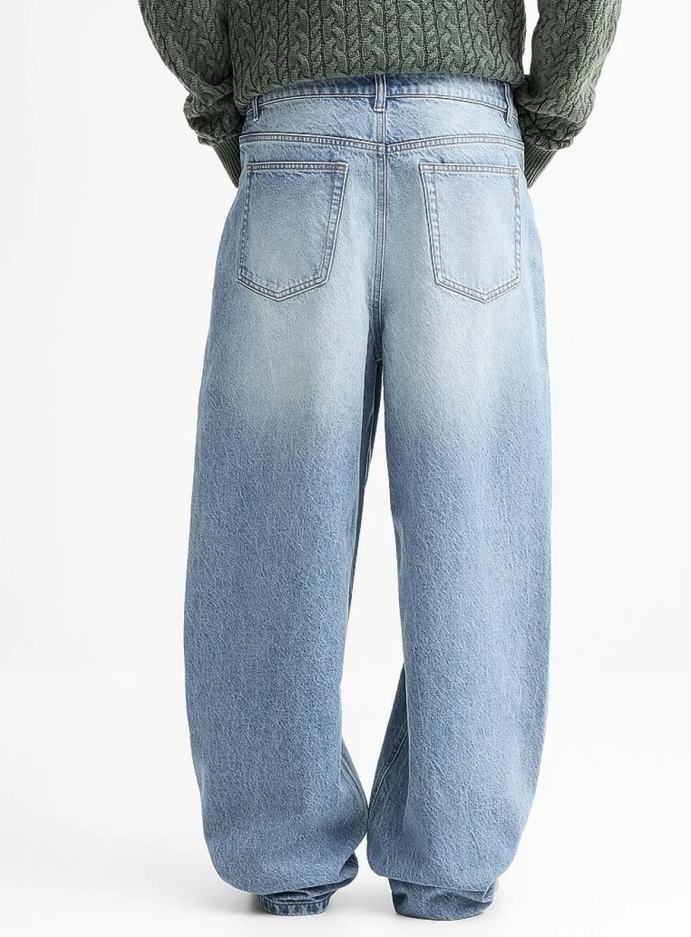 Faded blue 5-pocket jean